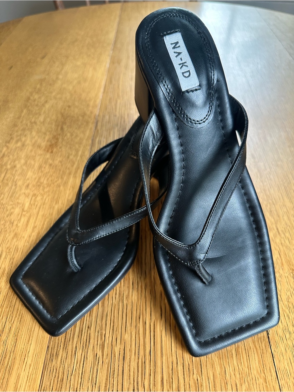 NA-KD Black Leather Thong-Style Block Heel Sandal Size 7.5